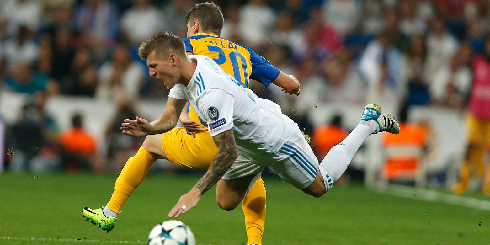 Real Madrids Toni Kroos missar Real Madrids match mot Real Sociedad. Arkivbild.