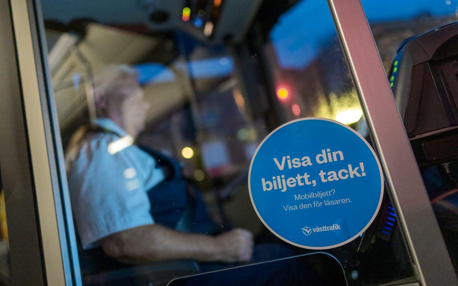 Från och med den 23 april sänks priserna tillbaka till 2022 års nivå, för den som köper biljett hos Västtrafik. Förändringen beror på det rödgröna regionstyrets budgetsatsning. Arkivbild.