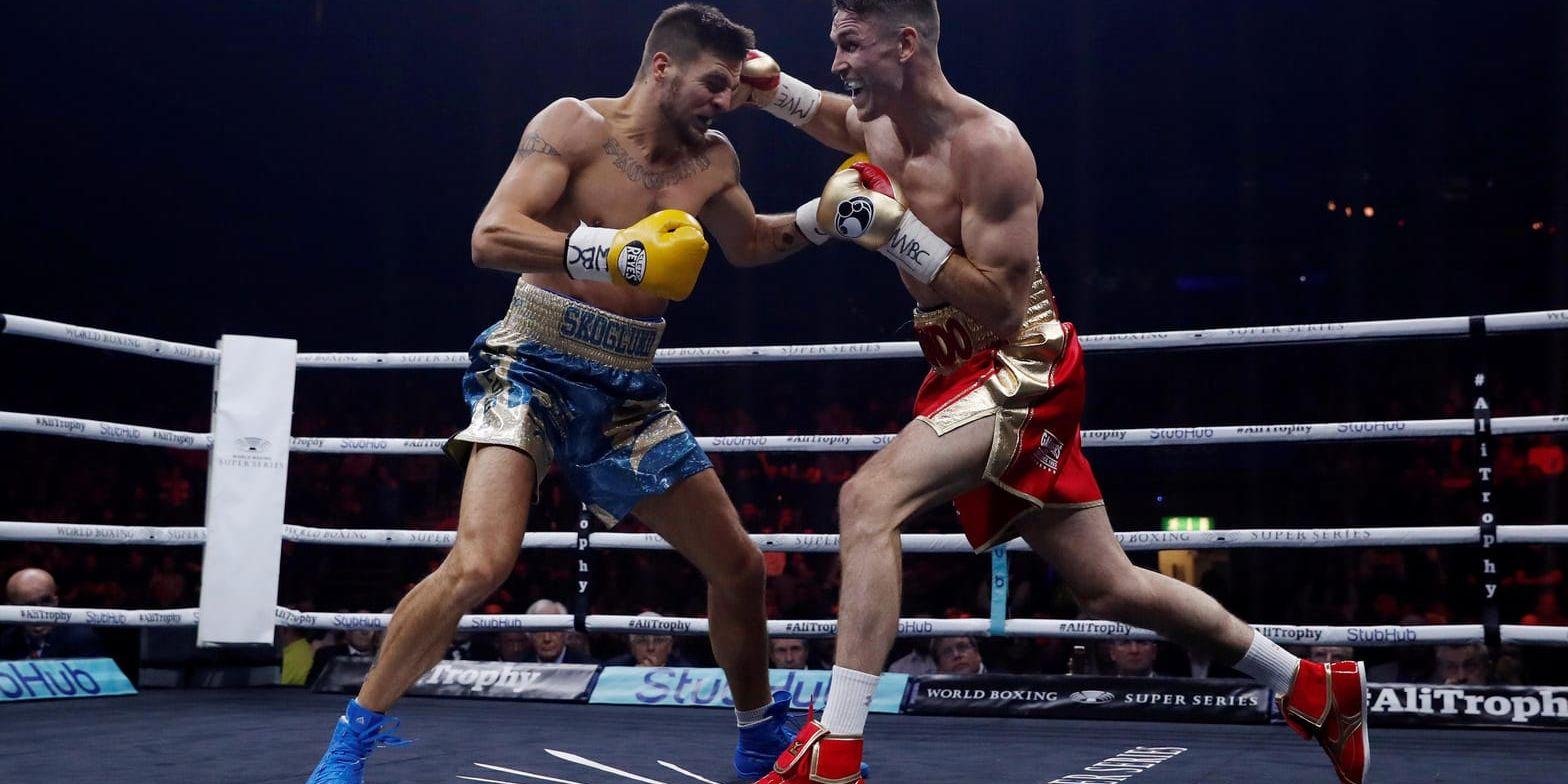 Callum Smith och Erik Skoglund under matchen i Liverpool.