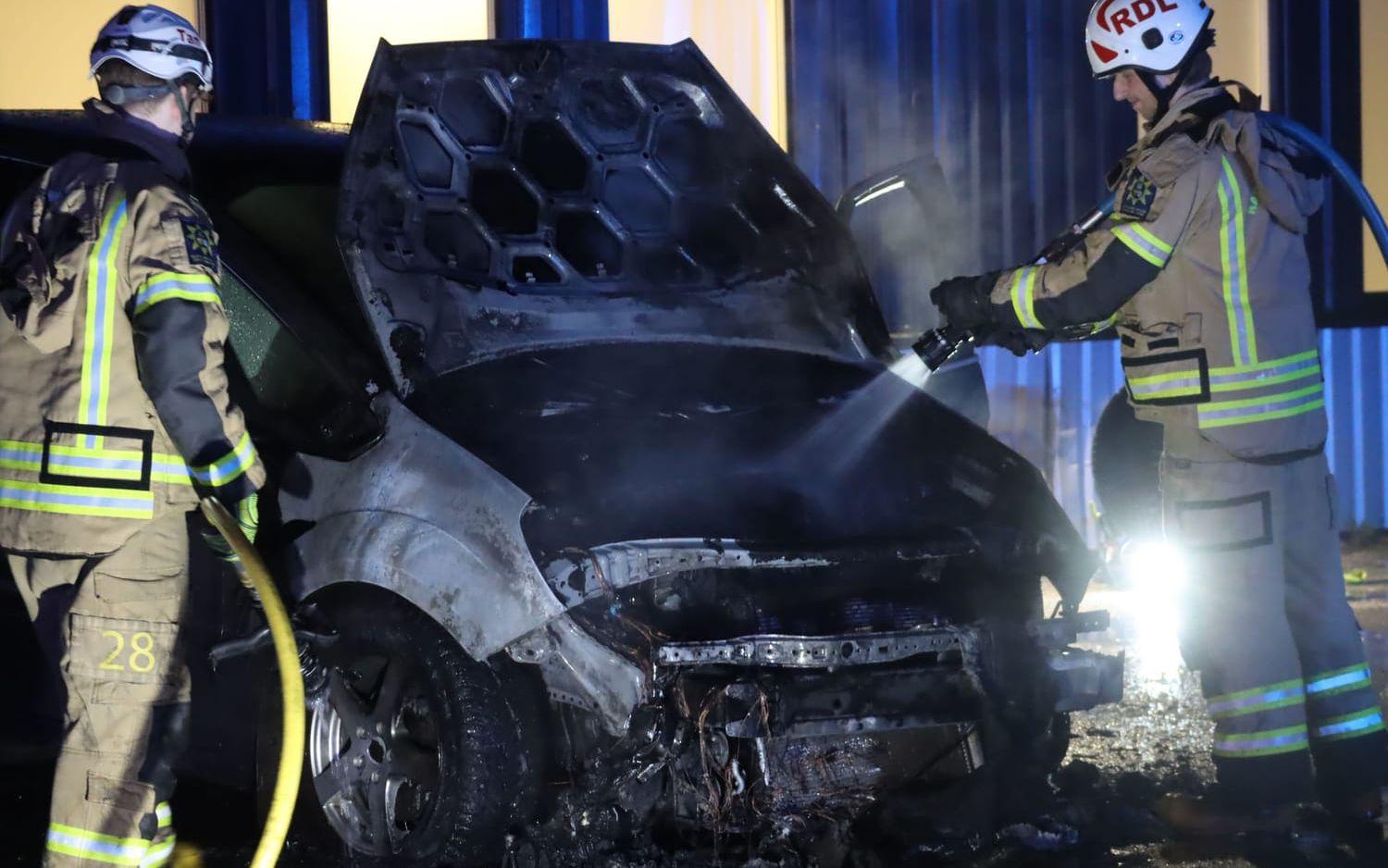 Räddningstjänsten kunde släcka branden utan att den hade spridits till byggnaden.