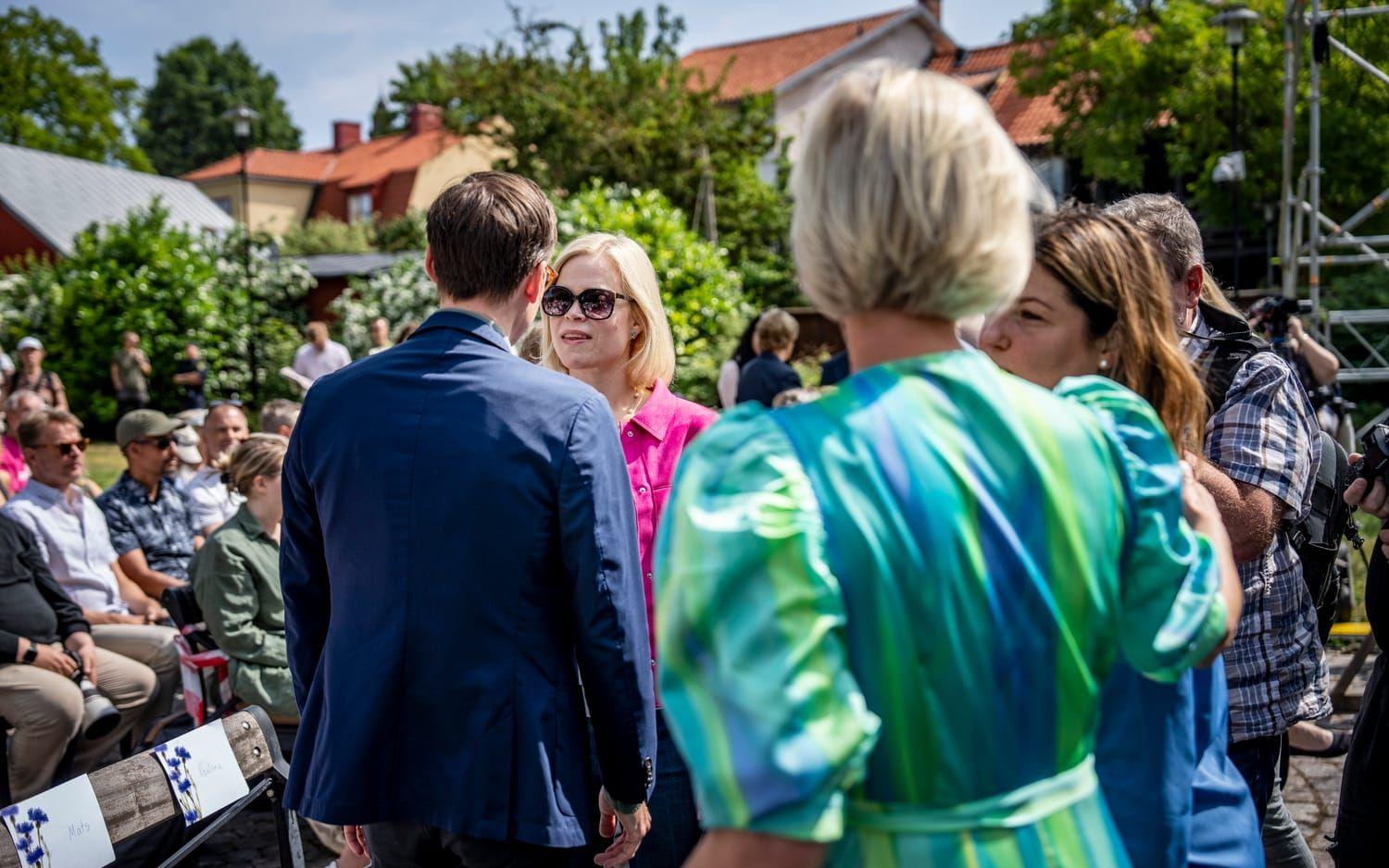 Paulina Brandberg, jämställdhetsminister och biträdande arbetsmarknadsminister är på plats i Almedalen för att lyssna på Johan Pehrsons tal. 