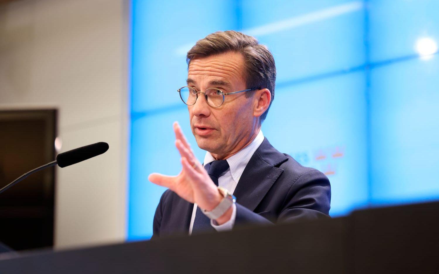 Ulf Kristersson säger att förhandlingarna går bra, men vill inte svara på när de är klara.