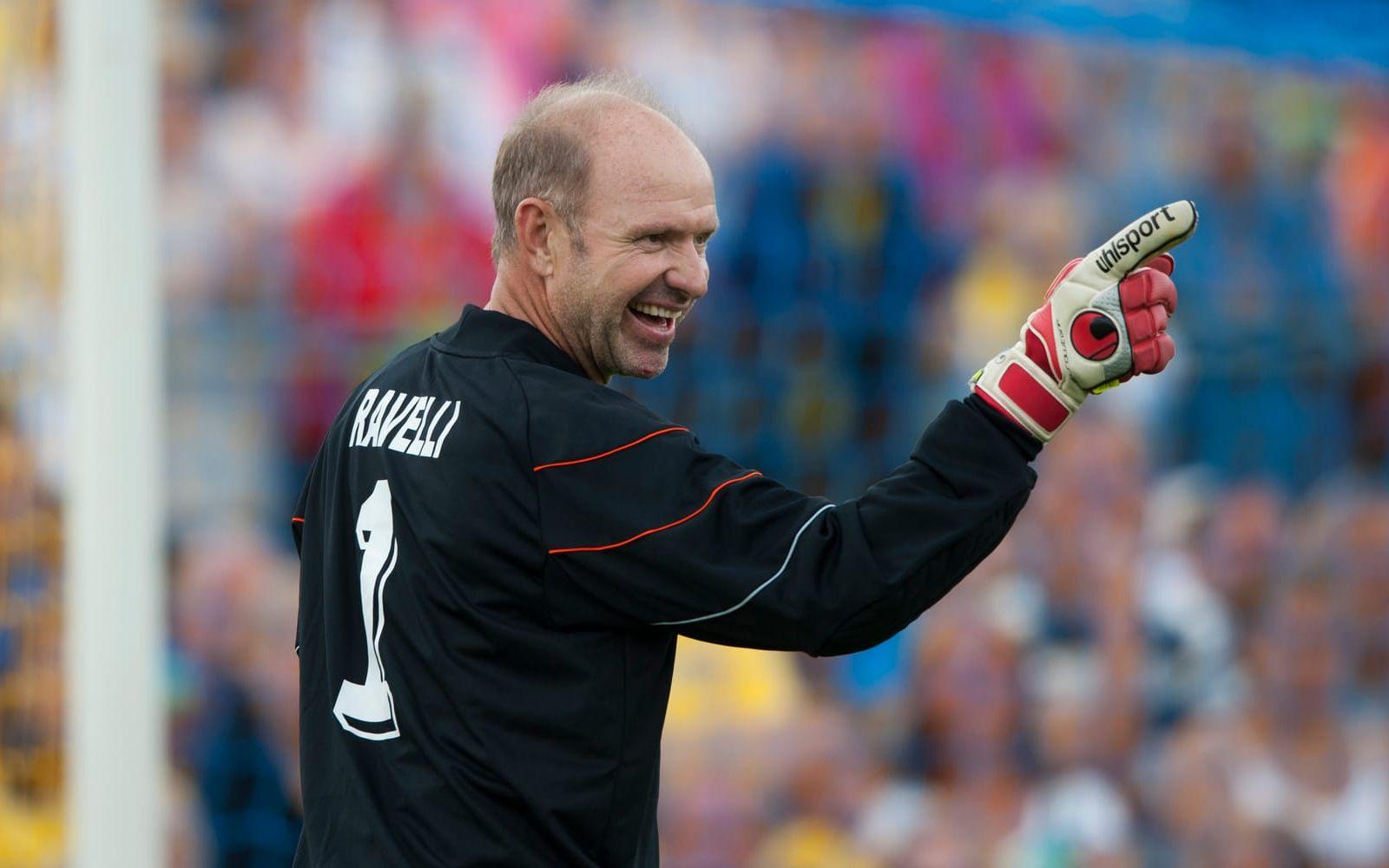 Thomas Ravelli, fotboll, tidigare målvakt i IFK Göteborg. ”Det bästa jag vet är att vara hemma på altanen tillsammans med min familj och vänner. Grilla och ett gott glas rödvin. Kan också tänka mig en konsert med Phil Collins på Ullevi i den ljumna sommarkvällen”.