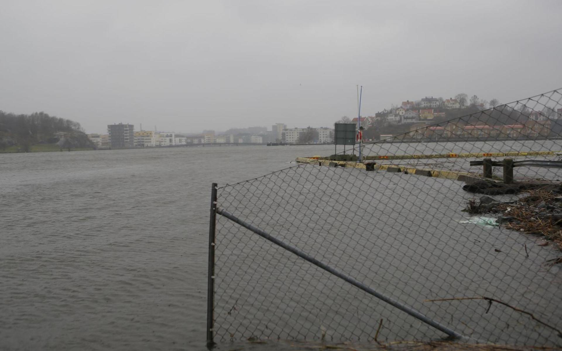 Kraftigt regn och höjda vattennivåer i spåren efter Ciara.