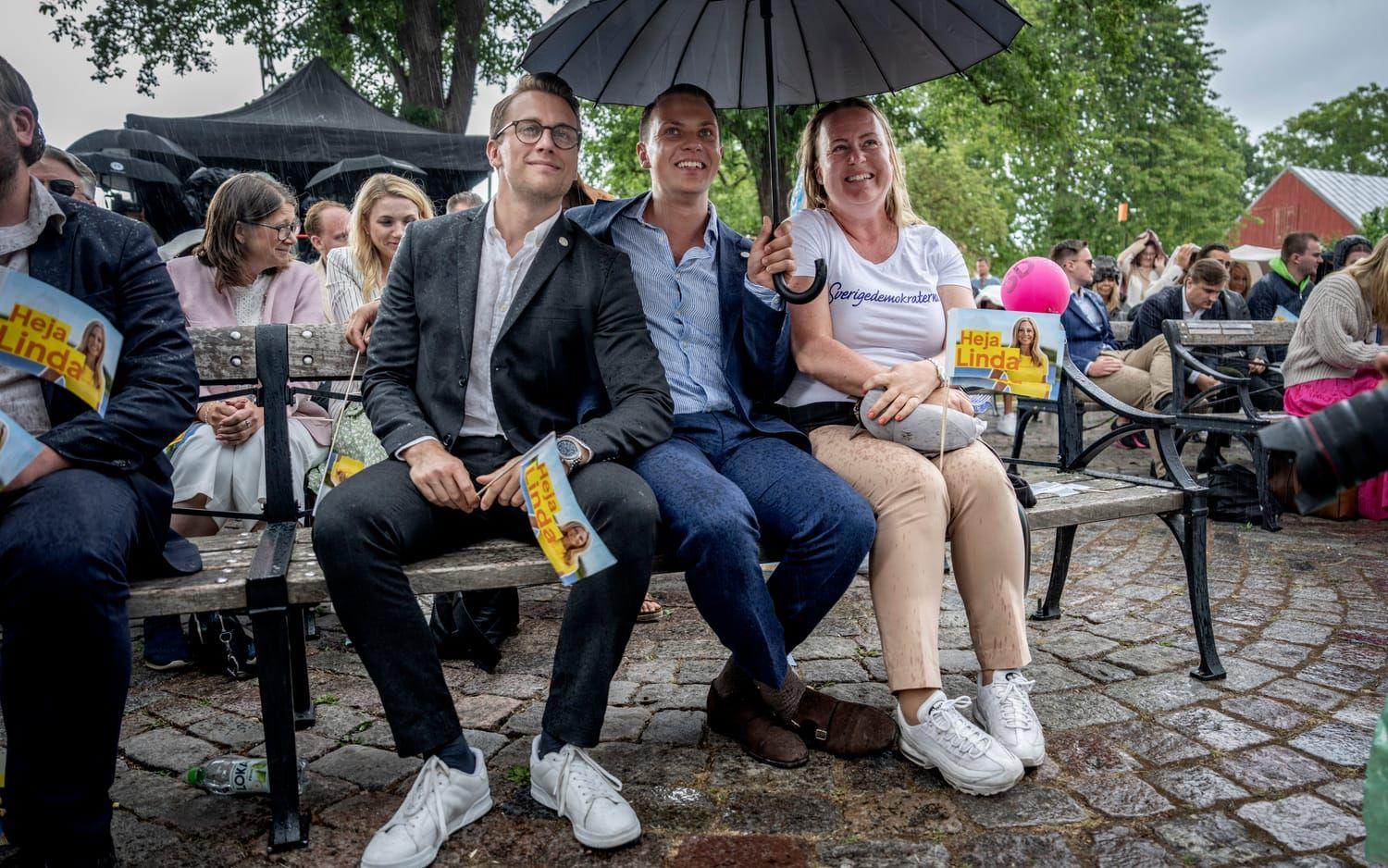 Sverigedemokraternas gruppledare Linda Lindberg håller tal i Almedalen. 