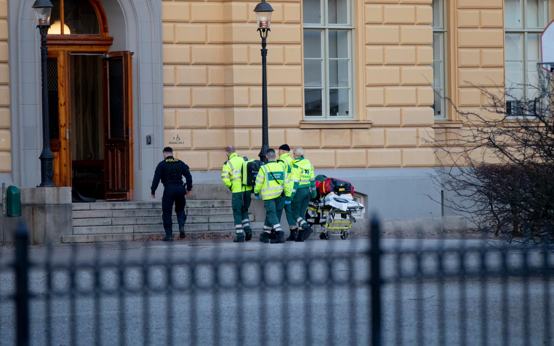 Senare på kvällen meddelade polisen att de två skadade personerna hade avlidit av sina skador.