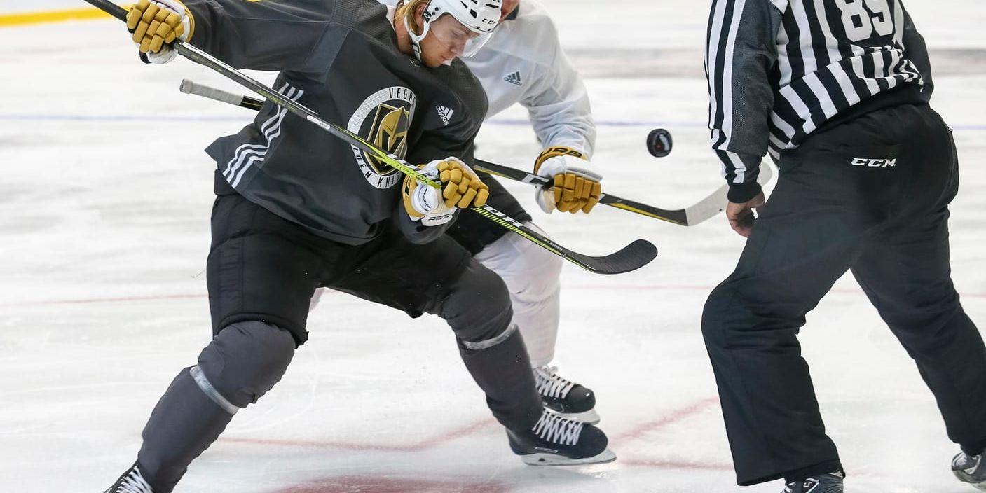 Vegas William Karlsson, i svart, hann åka hem från hockeyarenan innan skottlossningen bröt ut i Las Vegas.