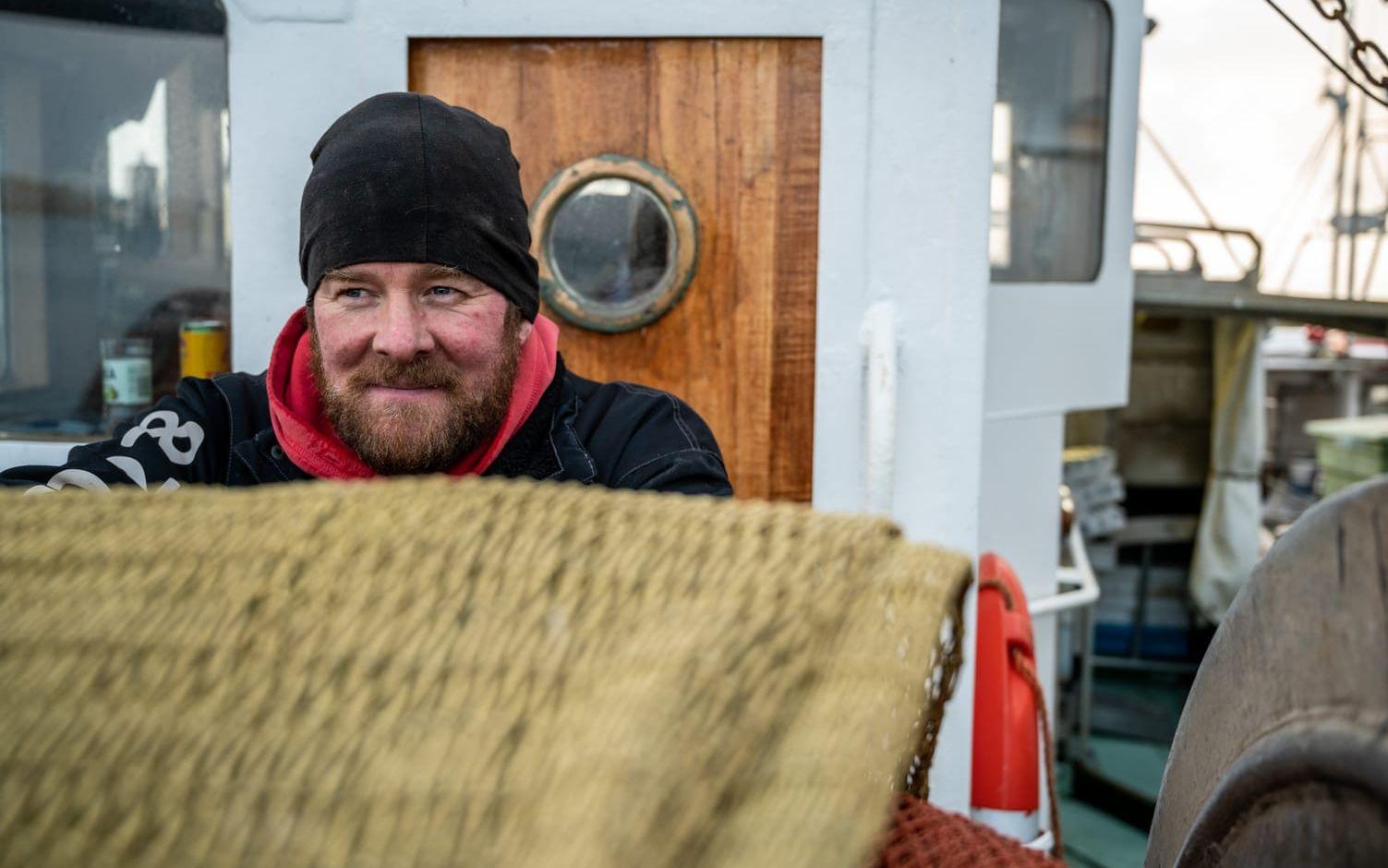 Leons pappa, Claes Lek, var med de första gångerna sonen fiskade på SD 623 Dagny. Han är själv yrkesfiskare sedan många år tillbaka. 