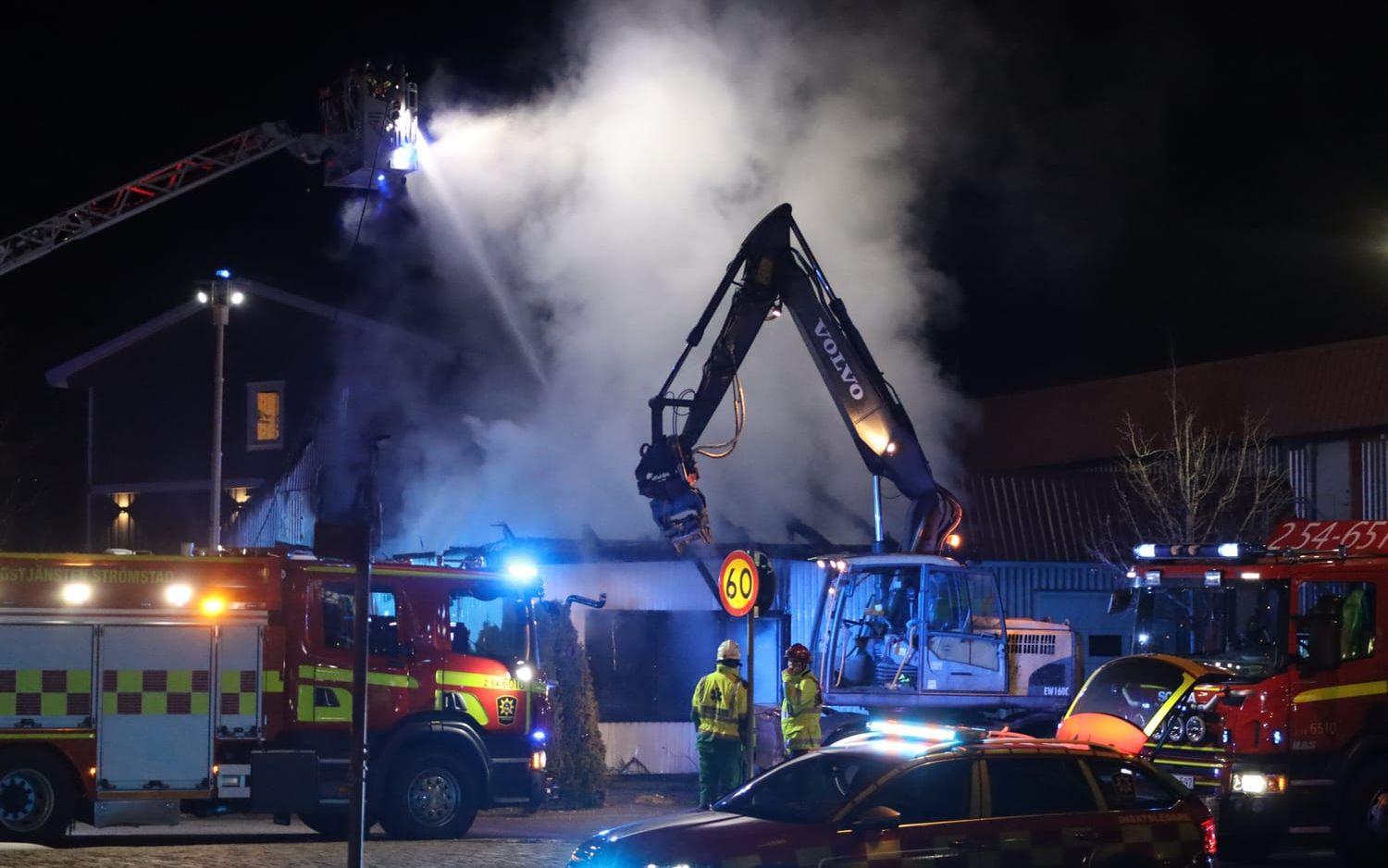 Kraftig brand i byggnad på Oslovägen i Strömstad under lördagskvällen.