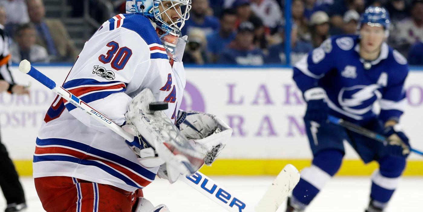 Henrik Lundqvist storspelade när hans New York Rangers vann på övertid mot Tampa Bay Lightning.