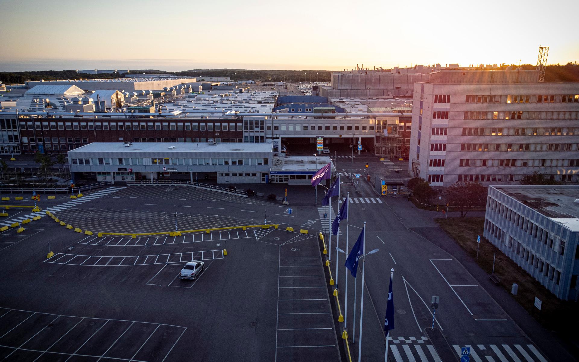 Volvo Cars försäljning rasade med 22 procent i oktober. Den globala halvledarbristen pekas ut som boven i dramat.